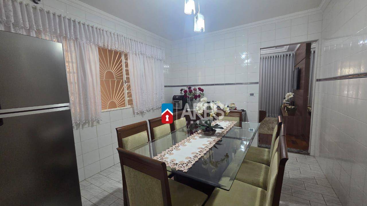 Casa para alugar com 3 quartos, 175m² - Foto 4