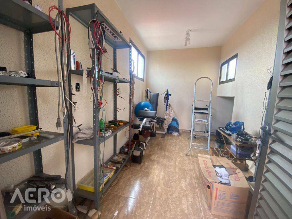 Casa à venda com 4 quartos, 250m² - Foto 34