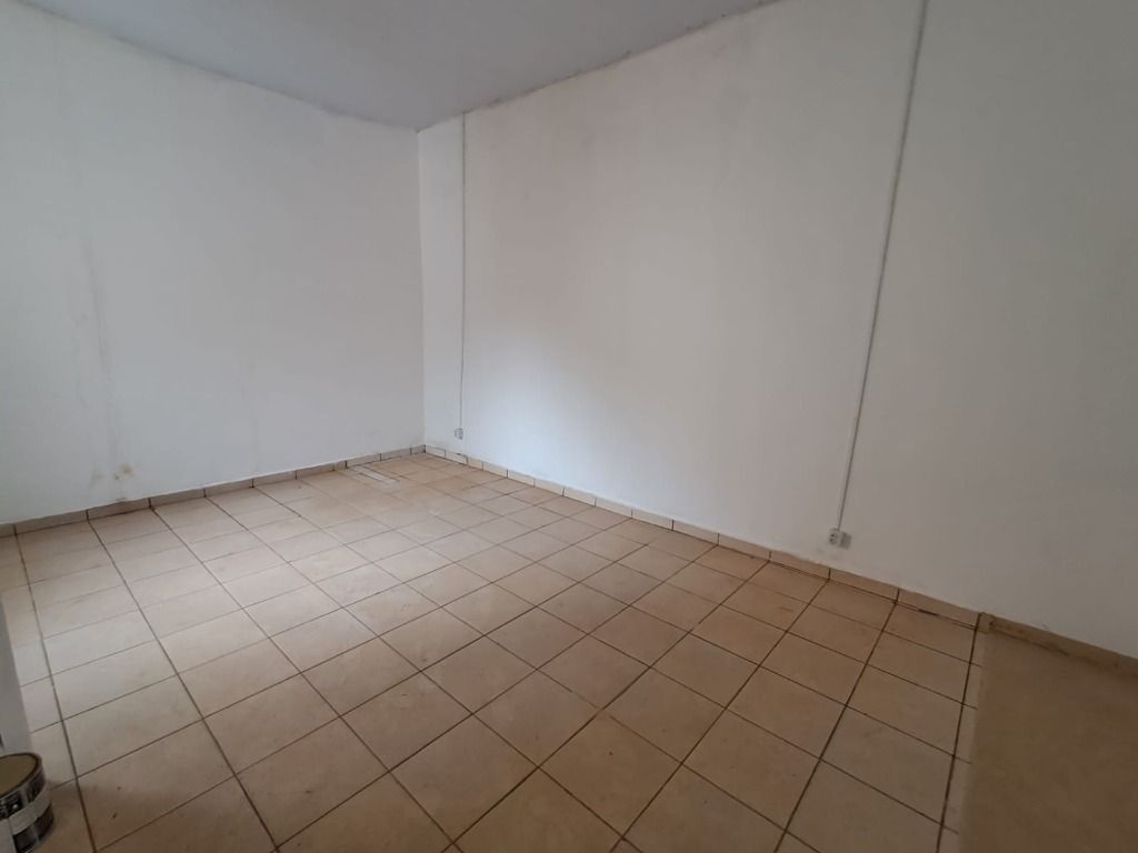 Casa para alugar com 2 quartos, 180m² - Foto 23