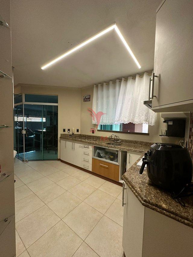 Casa à venda com 3 quartos, 170m² - Foto 5