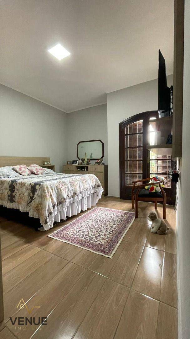 Sobrado à venda com 4 quartos, 300m² - Foto 4