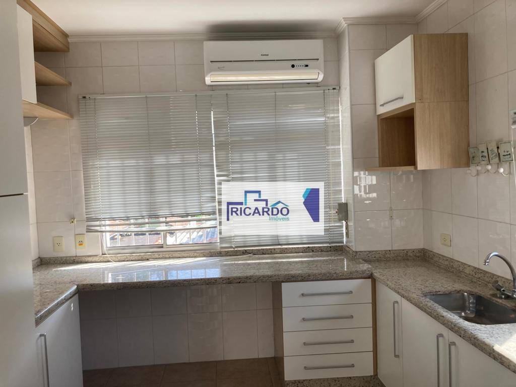 Casa à venda e aluguel com 3 quartos, 250m² - Foto 42