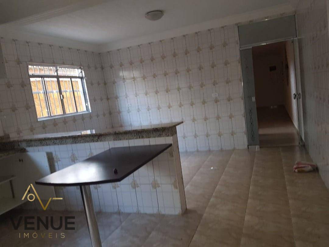 Casa à venda com 3 quartos, 300m² - Foto 3