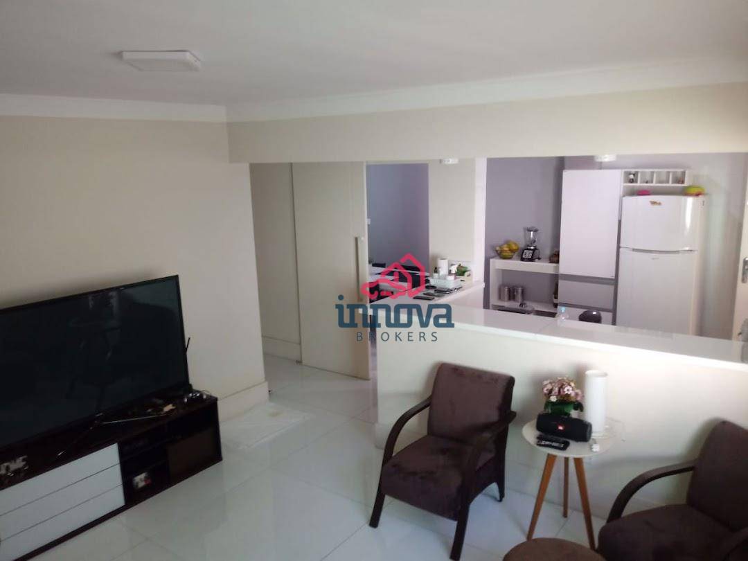 Casa à venda com 3 quartos, 198m² - Foto 1