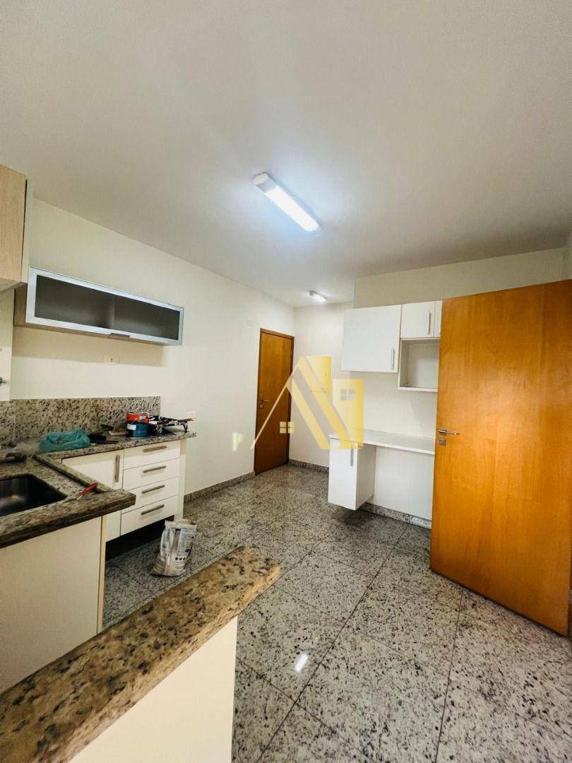 Apartamento à venda com 3 quartos, 140m² - Foto 1