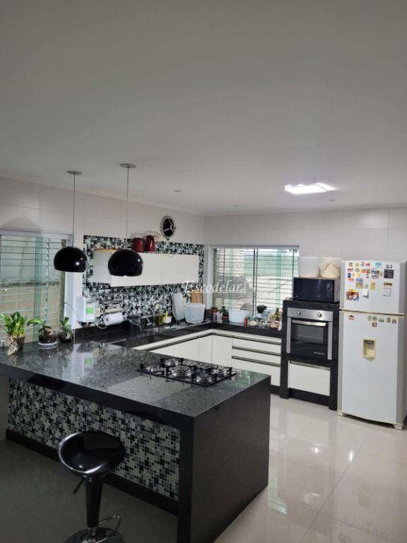 Casa à venda com 3 quartos, 279m² - Foto 3