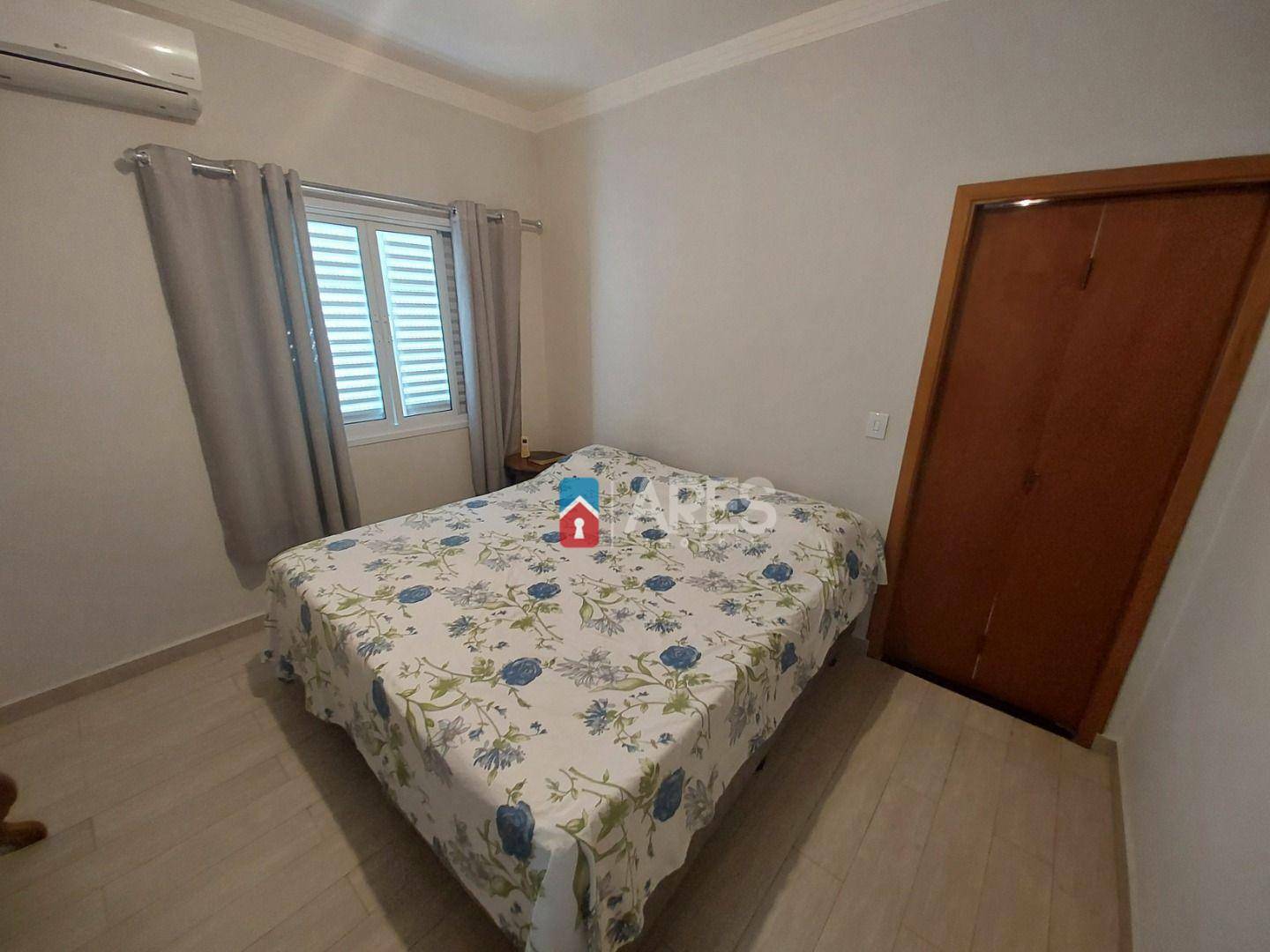 Casa à venda com 4 quartos, 205m² - Foto 2