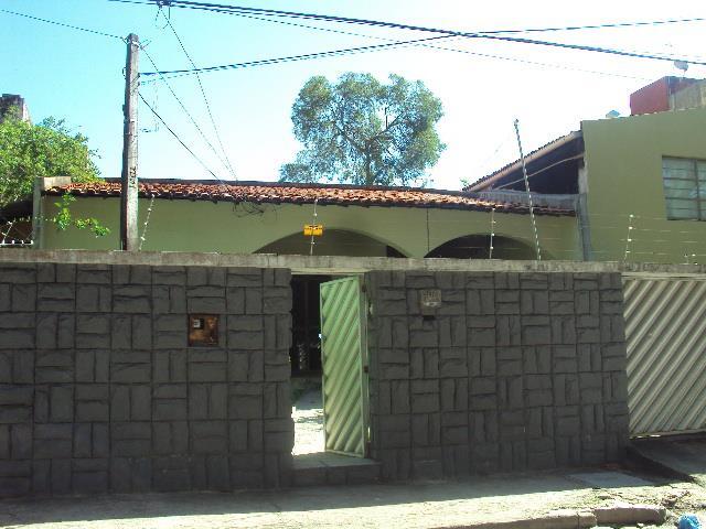 Casa para alugar com 4 quartos, 550m² - Foto 2