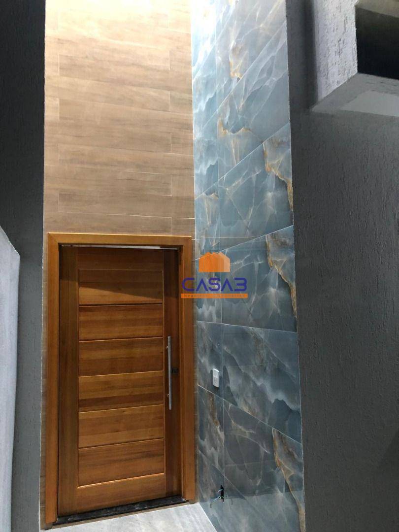 Casa à venda com 4 quartos, 131m² - Foto 3