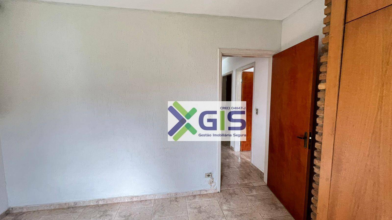 Casa de Condomínio à venda com 3 quartos, 241m² - Foto 2