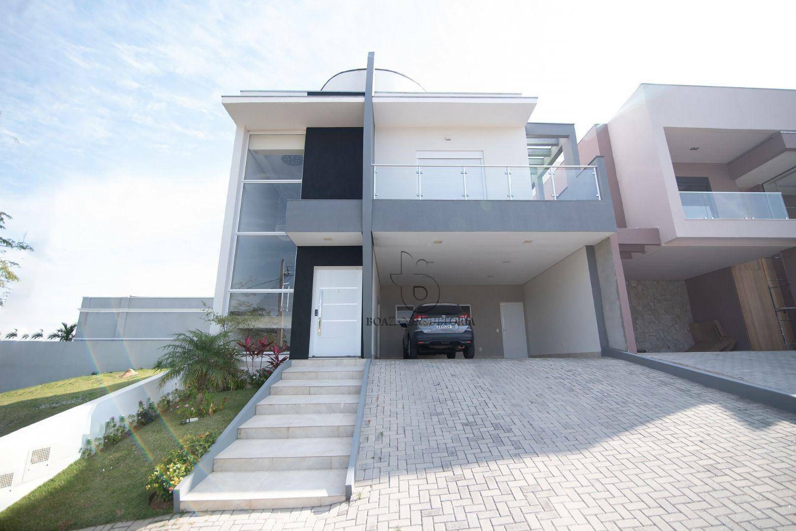 Sobrado à venda com 3 quartos, 323m² - Foto 1