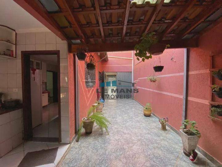 Casa para alugar com 3 quartos, 252m² - Foto 42