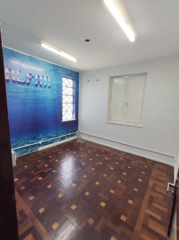 Casa à venda com 4 quartos, 500m² - Foto 1