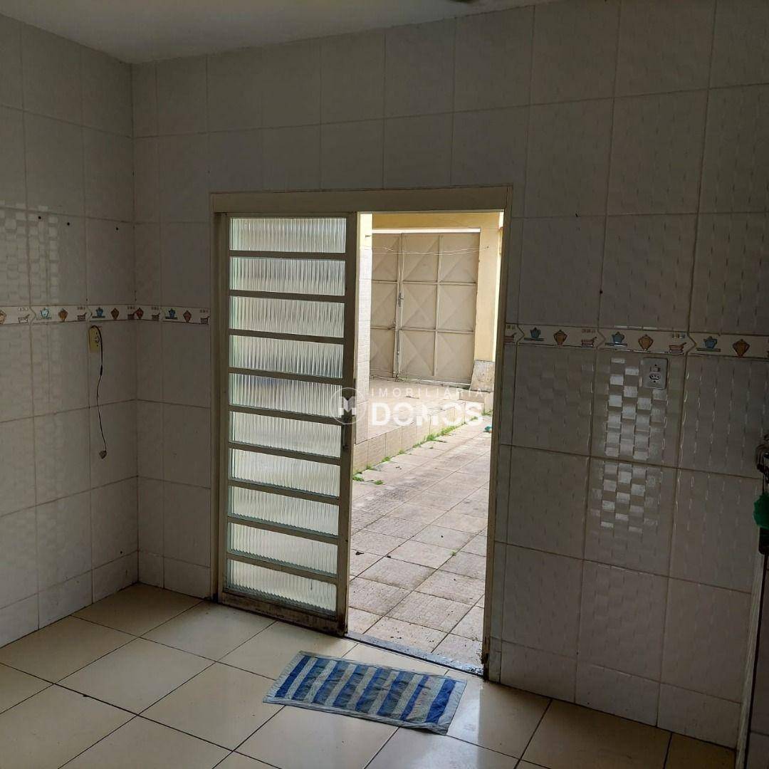 Casa à venda com 4 quartos, 180m² - Foto 40