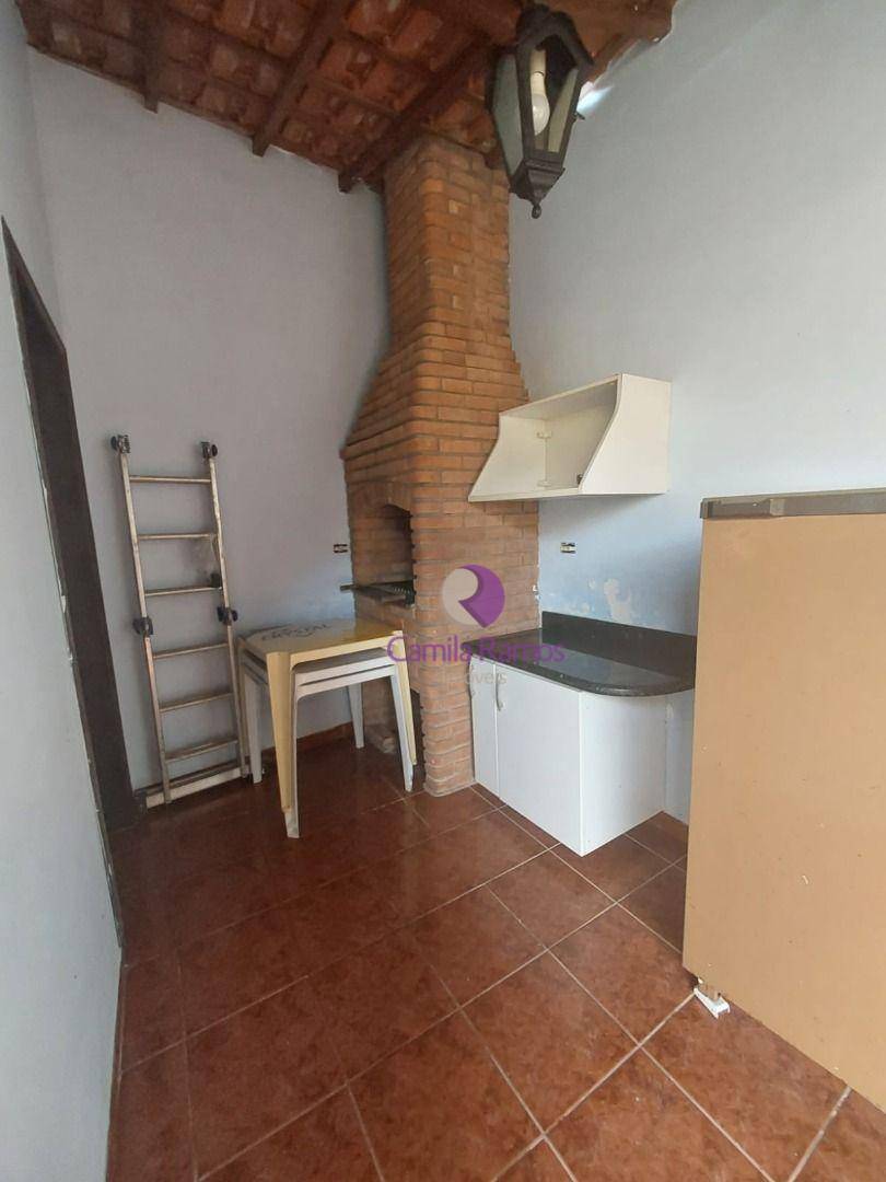 Casa à venda com 4 quartos, 210m² - Foto 2