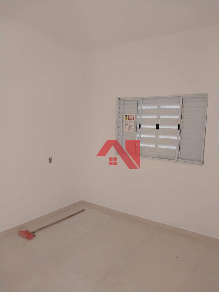 Casa à venda com 2 quartos, 49m² - Foto 2