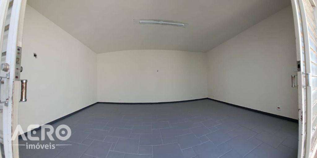 Casa para alugar com 7 quartos, 288m² - Foto 12