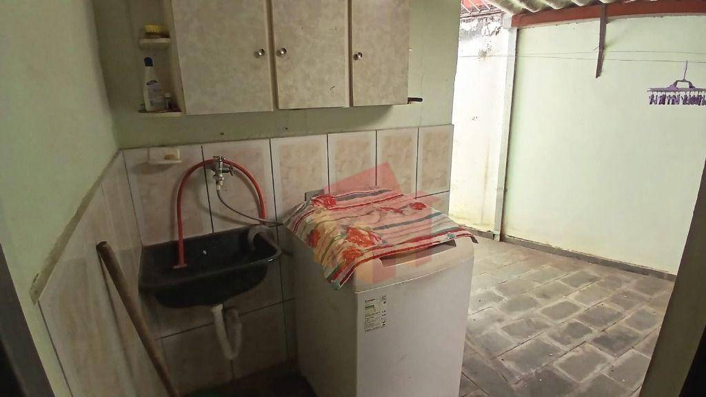 Casa à venda com 3 quartos, 108m² - Foto 7