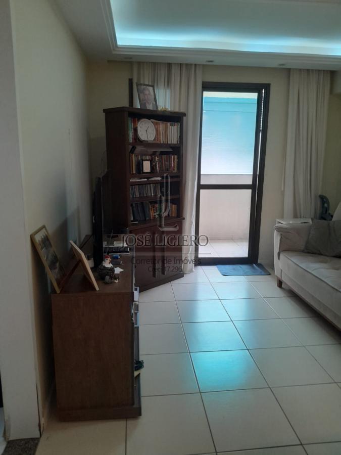 Apartamento à venda com 2 quartos, 65m² - Foto 2