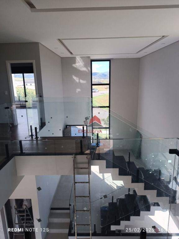 Casa de Condomínio à venda com 3 quartos, 250m² - Foto 2