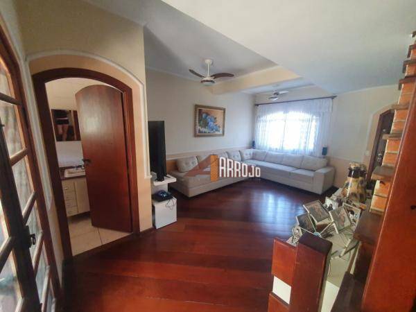 Sobrado à venda com 5 quartos, 240m² - Foto 4