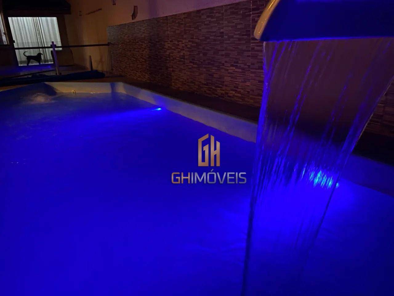 Sobrado à venda com 4 quartos, 255m² - Foto 1