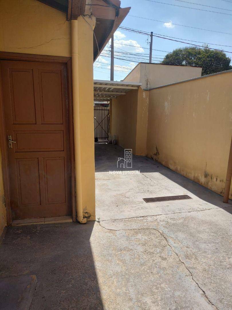 Casa à venda com 3 quartos, 109m² - Foto 1