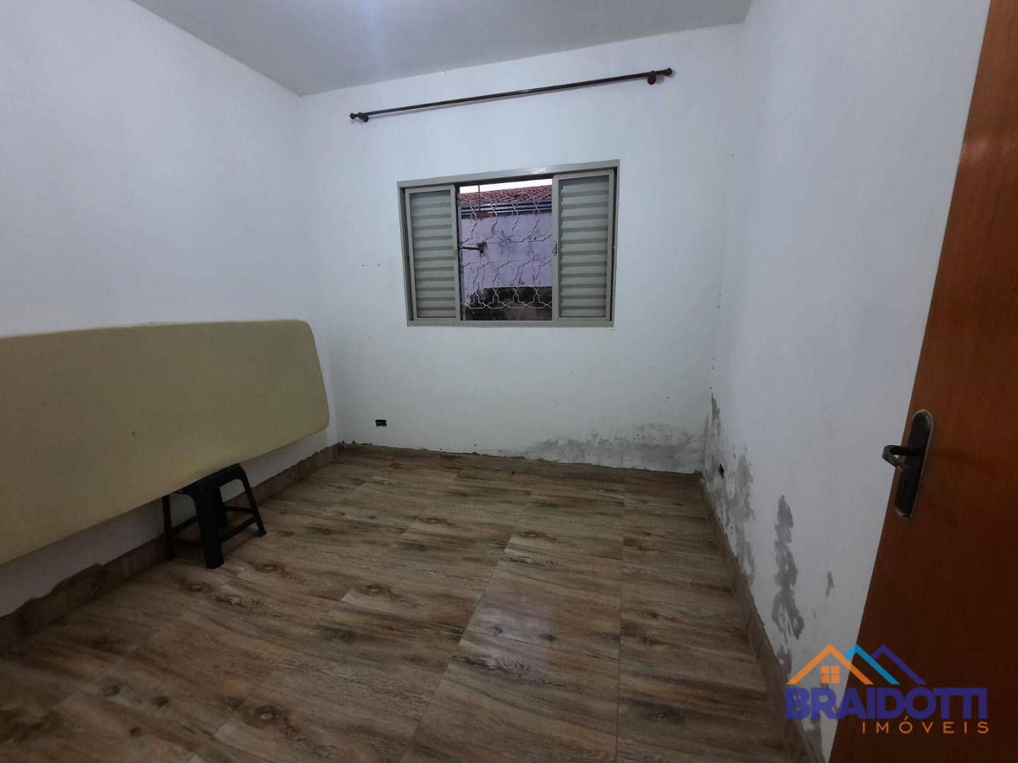 Casa à venda com 2 quartos, 90m² - Foto 4