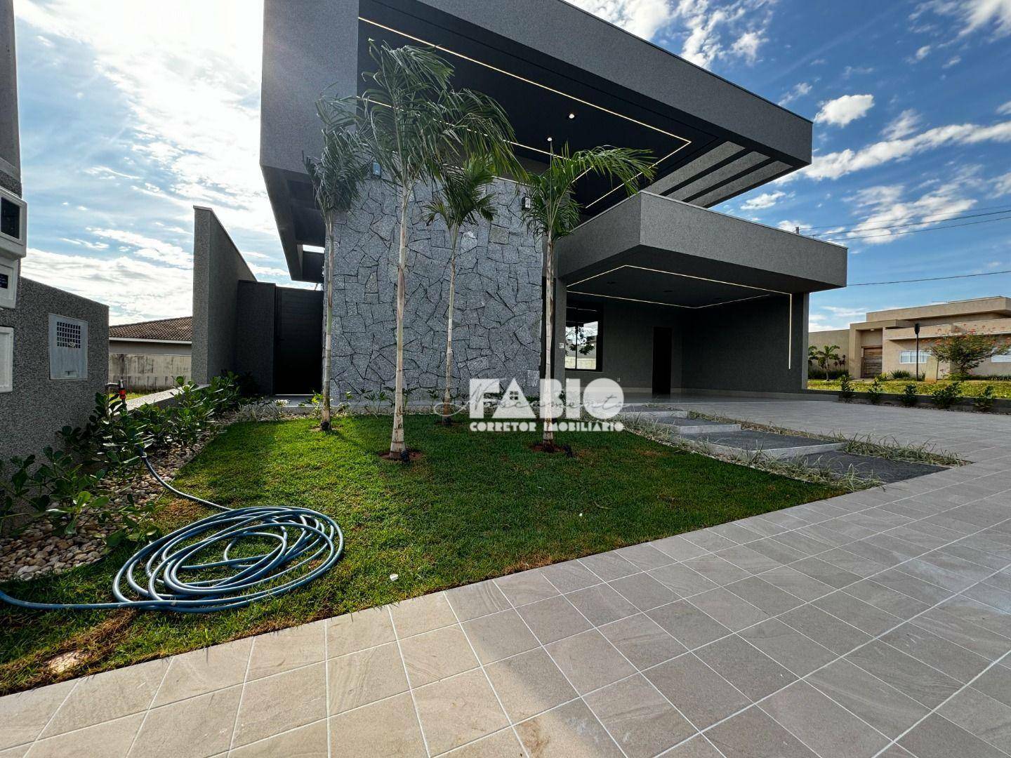 Casa de Condomínio à venda com 3 quartos, 243m² - Foto 4