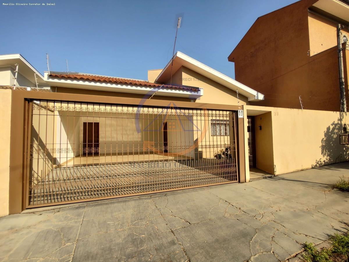 Casa à venda com 3 quartos, 360m² - Foto 1