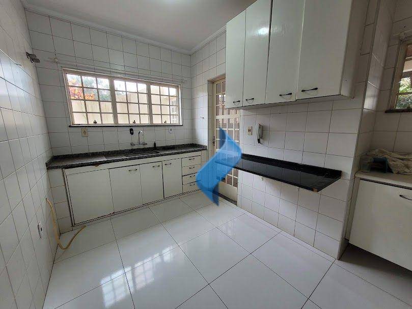 Casa para alugar com 6 quartos, 262m² - Foto 54