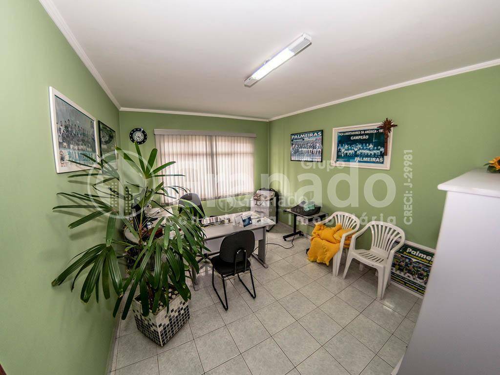 Casa à venda com 2 quartos, 300m² - Foto 5