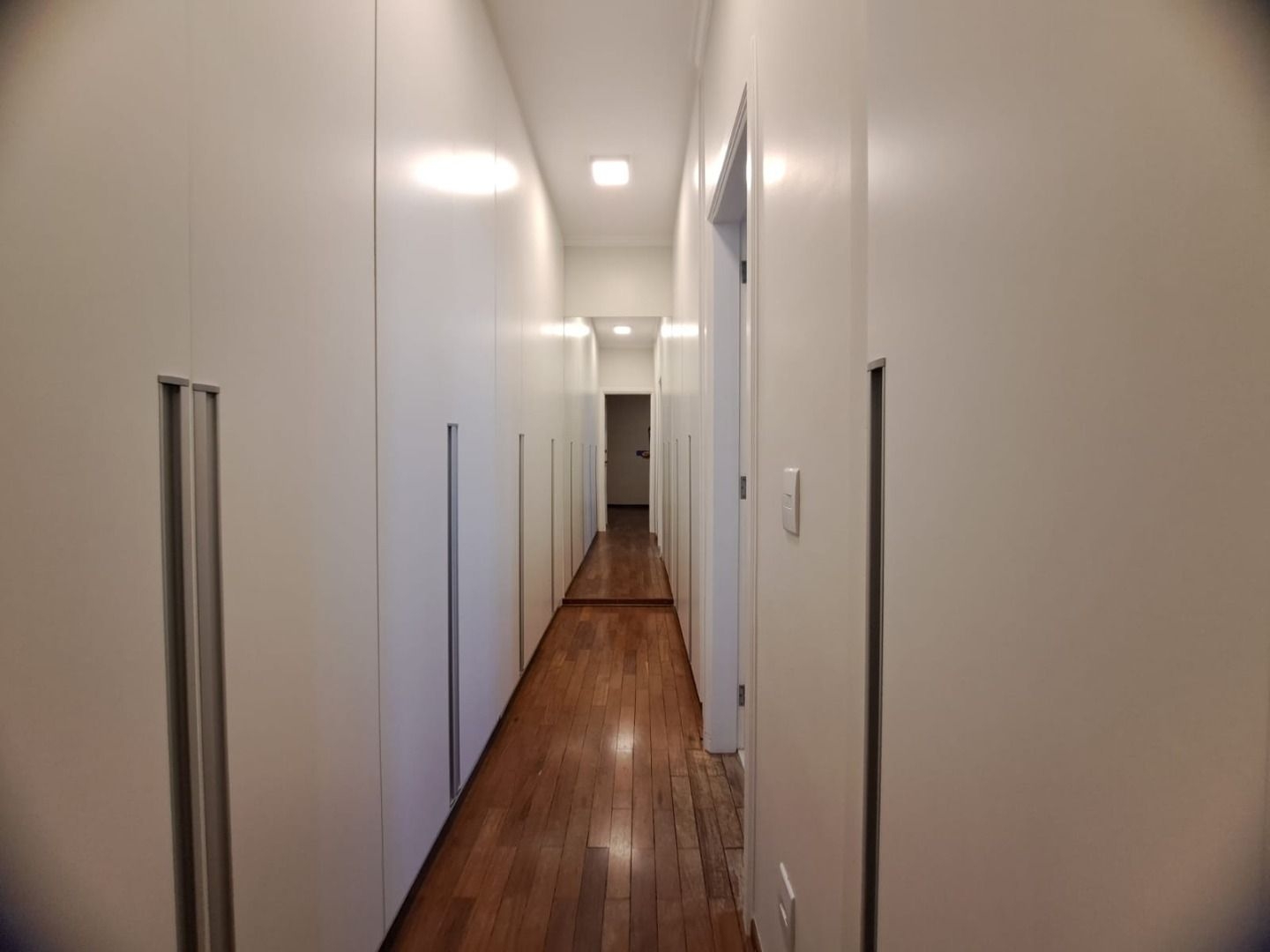 Apartamento para alugar com 4 quartos, 300m² - Foto 18