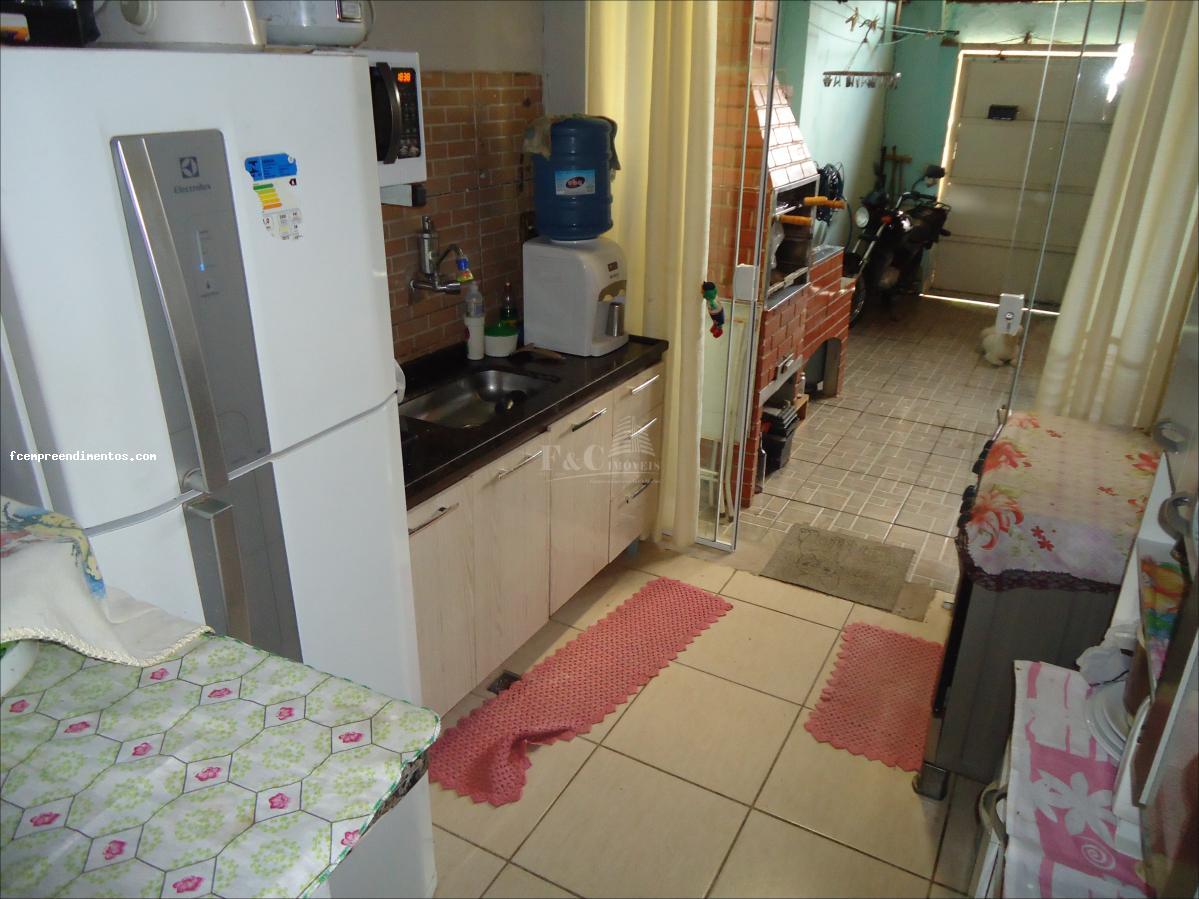 Casa à venda com 3 quartos, 140m² - Foto 1