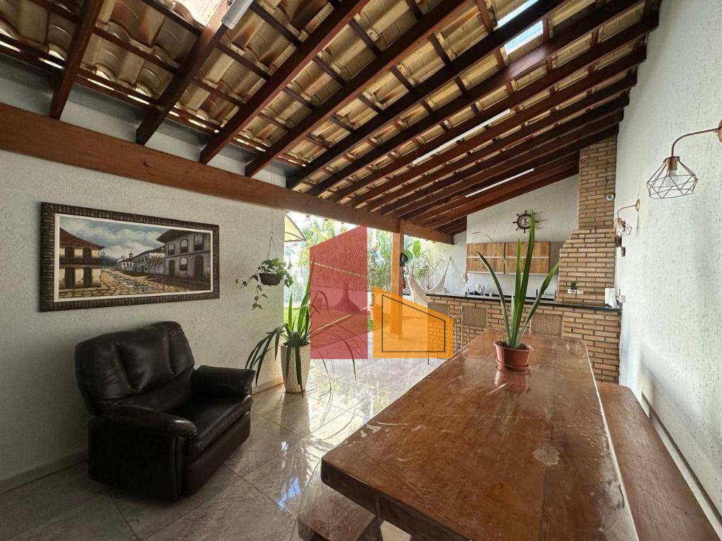 Casa à venda com 4 quartos, 190m² - Foto 1