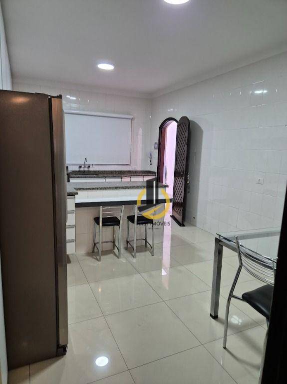 Sobrado à venda com 3 quartos, 300m² - Foto 11