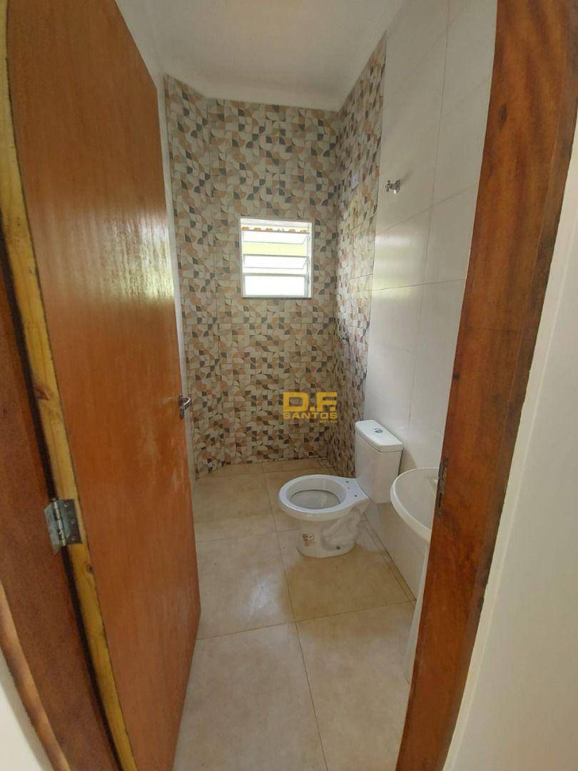 Casa à venda com 2 quartos, 60m² - Foto 2