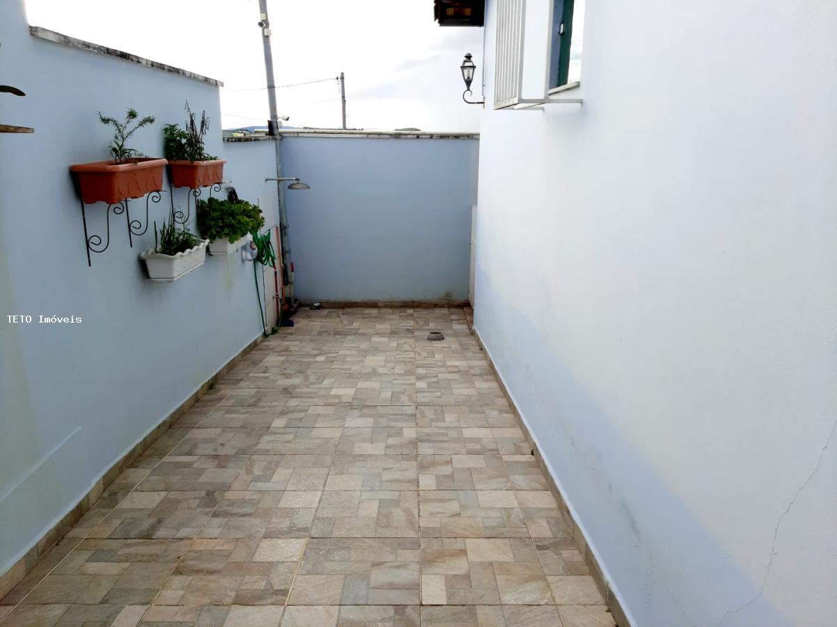 Casa à venda com 3 quartos, 245m² - Foto 8