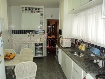 Apartamento para alugar com 3 quartos, 137m² - Foto 9