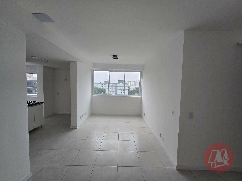 Apartamento para alugar com 3 quartos, 74m² - Foto 2