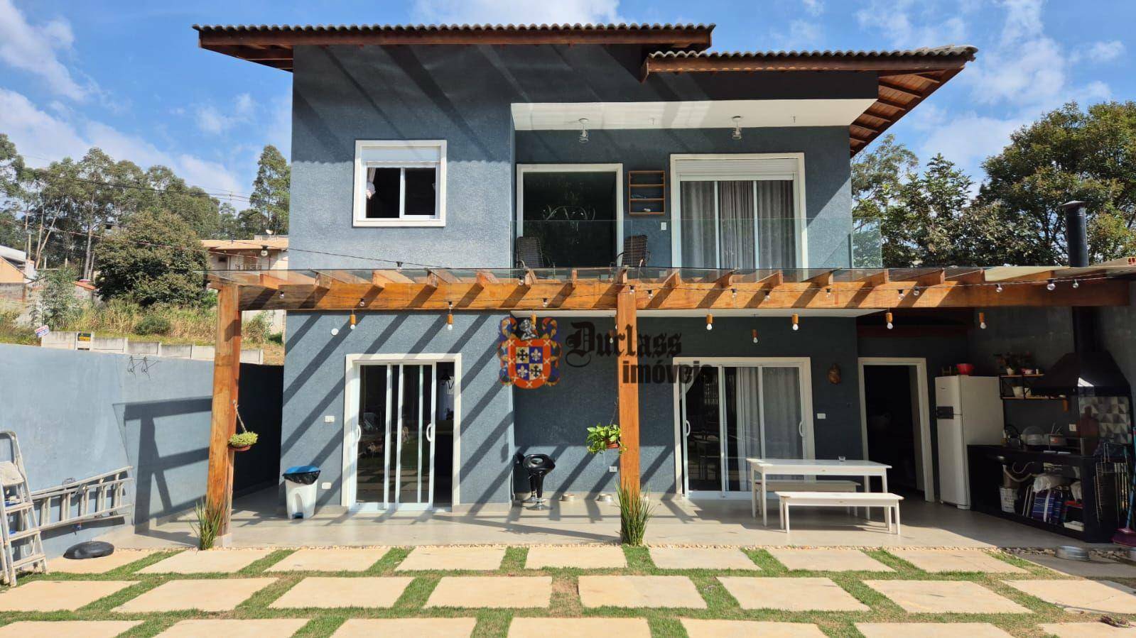 Sobrado à venda com 3 quartos, 200m² - Foto 1