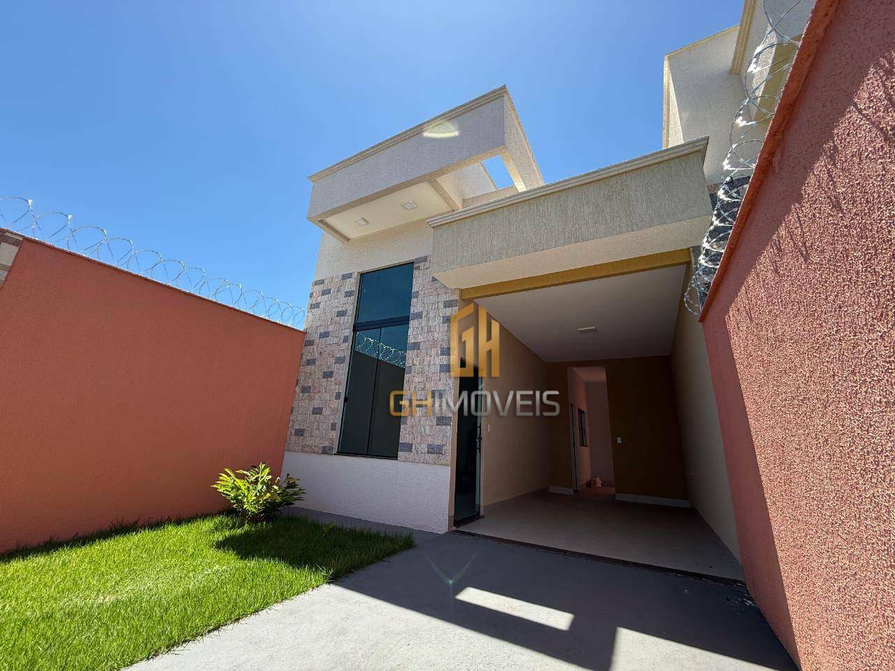 Casa à venda com 3 quartos, 98m² - Foto 1