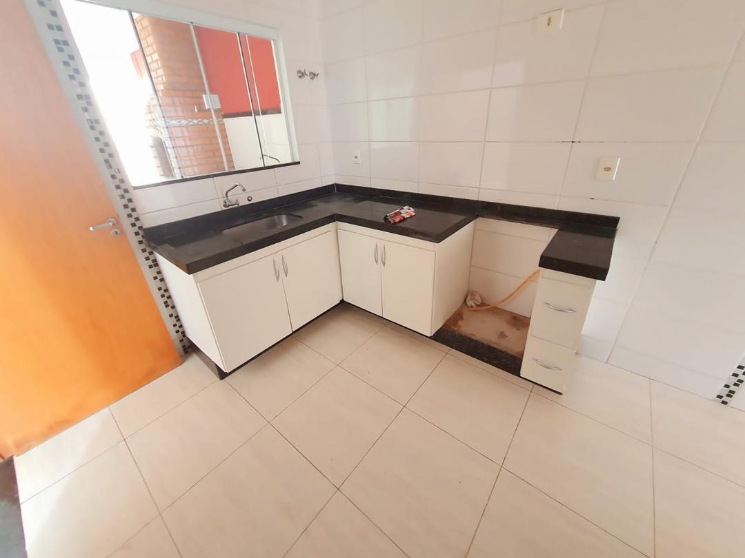 Casa para alugar com 3 quartos, 210m² - Foto 4