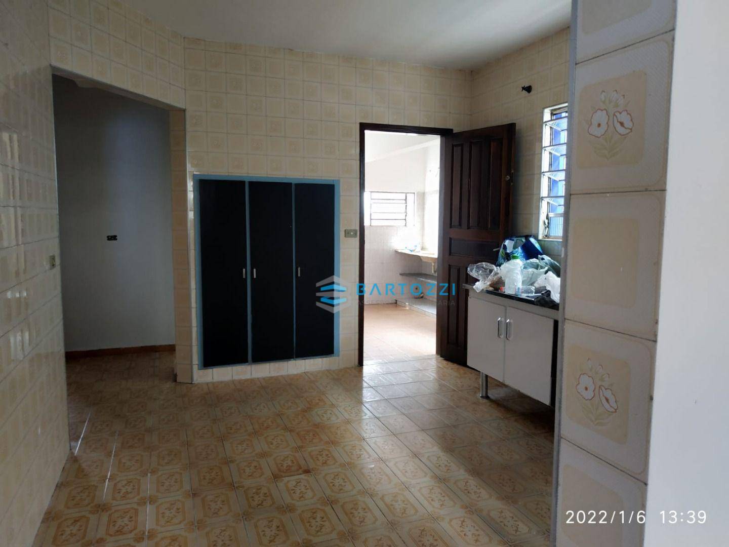 Casa à venda com 2 quartos, 100m² - Foto 2