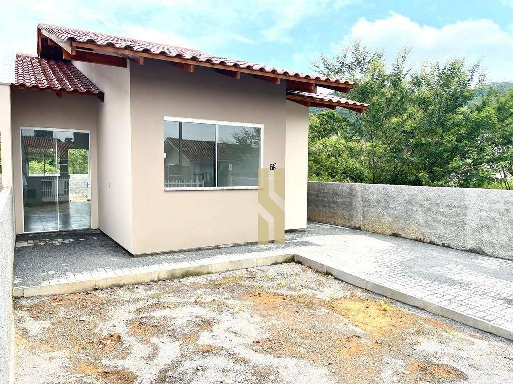 Casa à venda com 3 quartos, 73m² - Foto 1