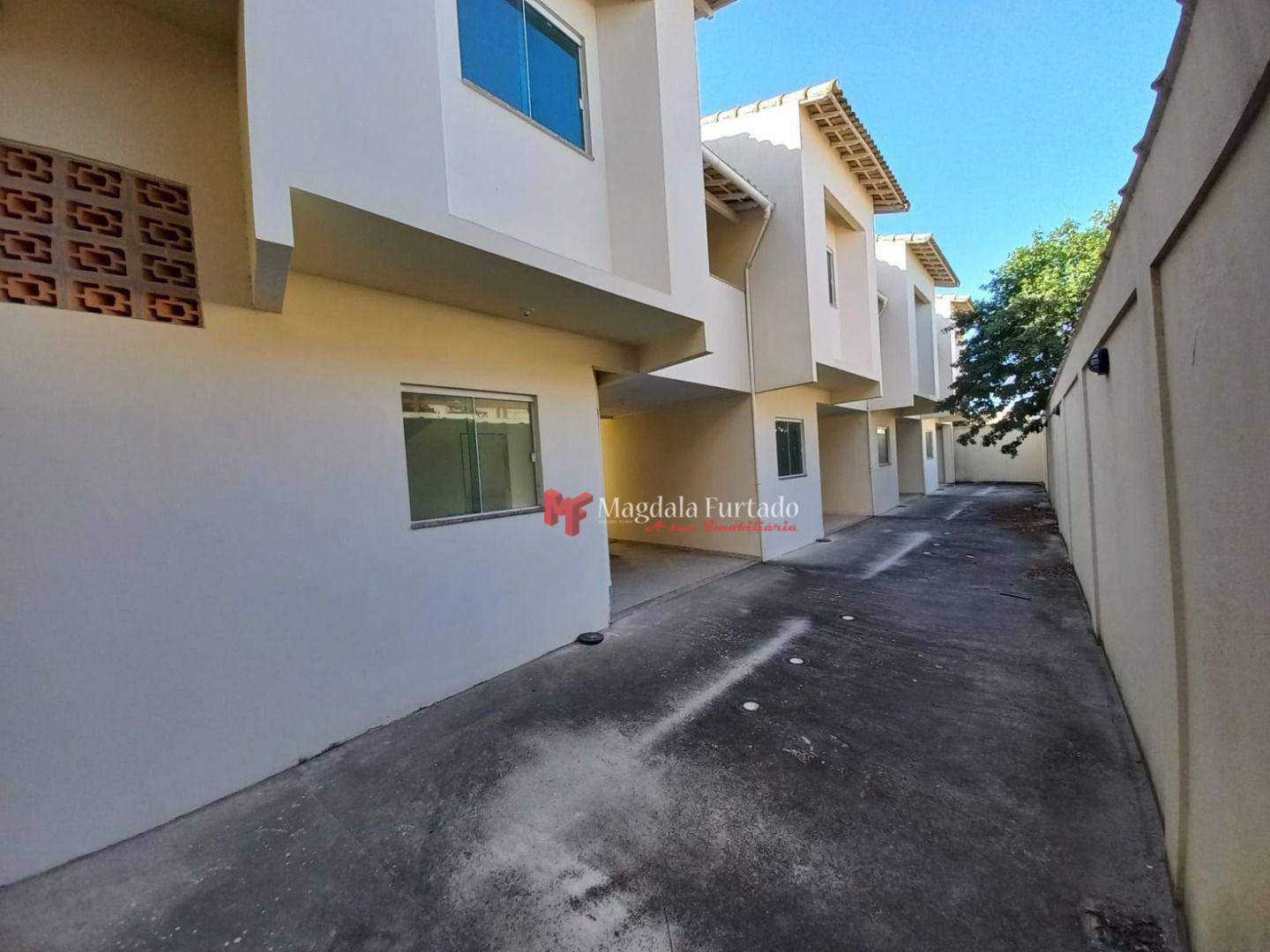 Casa à venda com 2 quartos, 80m² - Foto 1