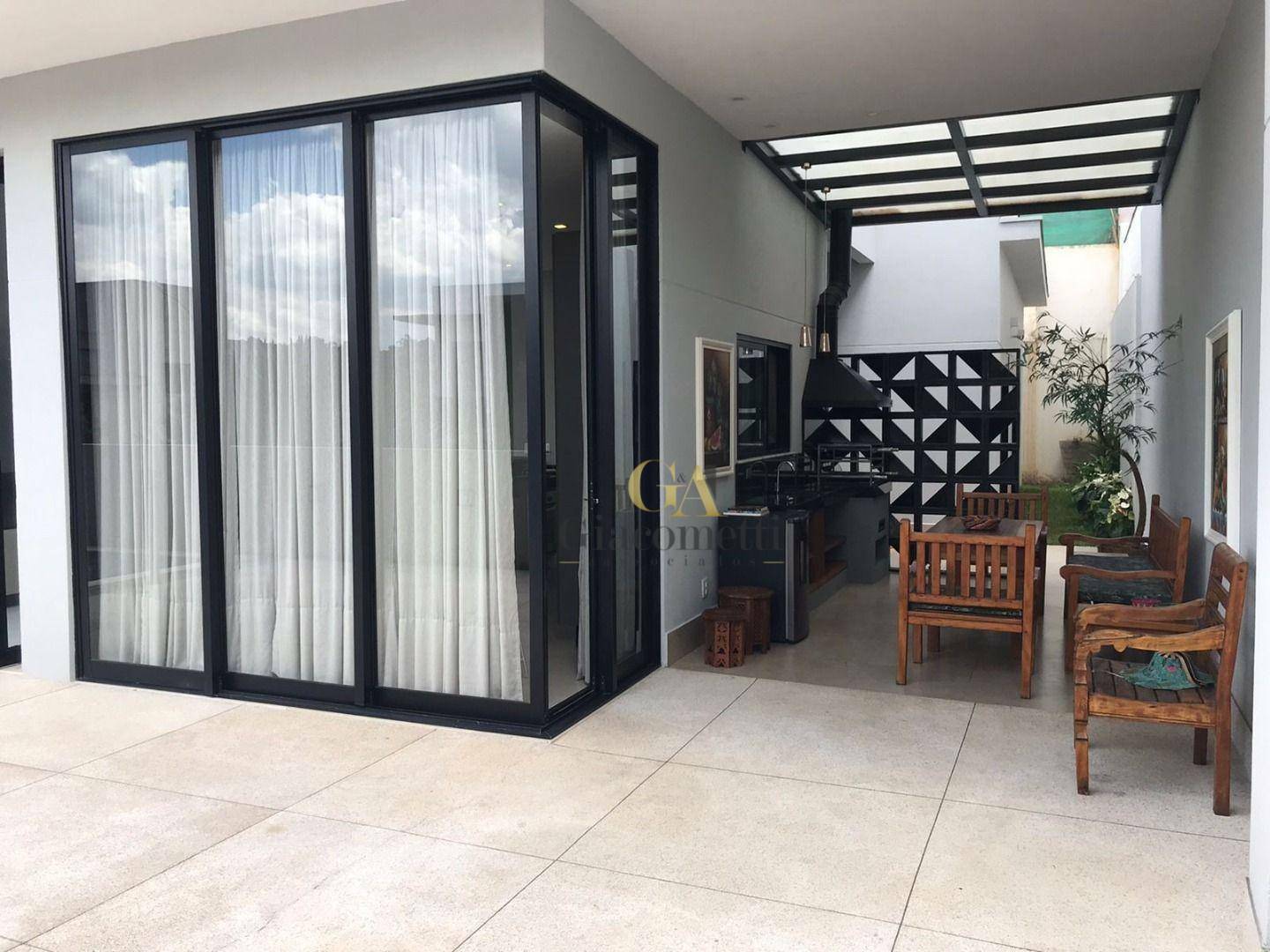 Casa de Condomínio para alugar com 4 quartos, 310m² - Foto 18