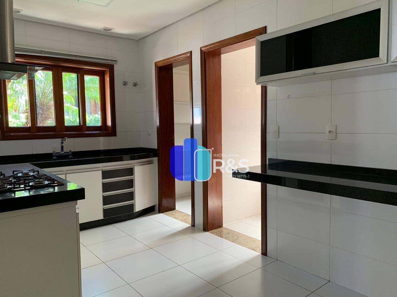 Casa de Condomínio para alugar com 3 quartos, 256m² - Foto 7
