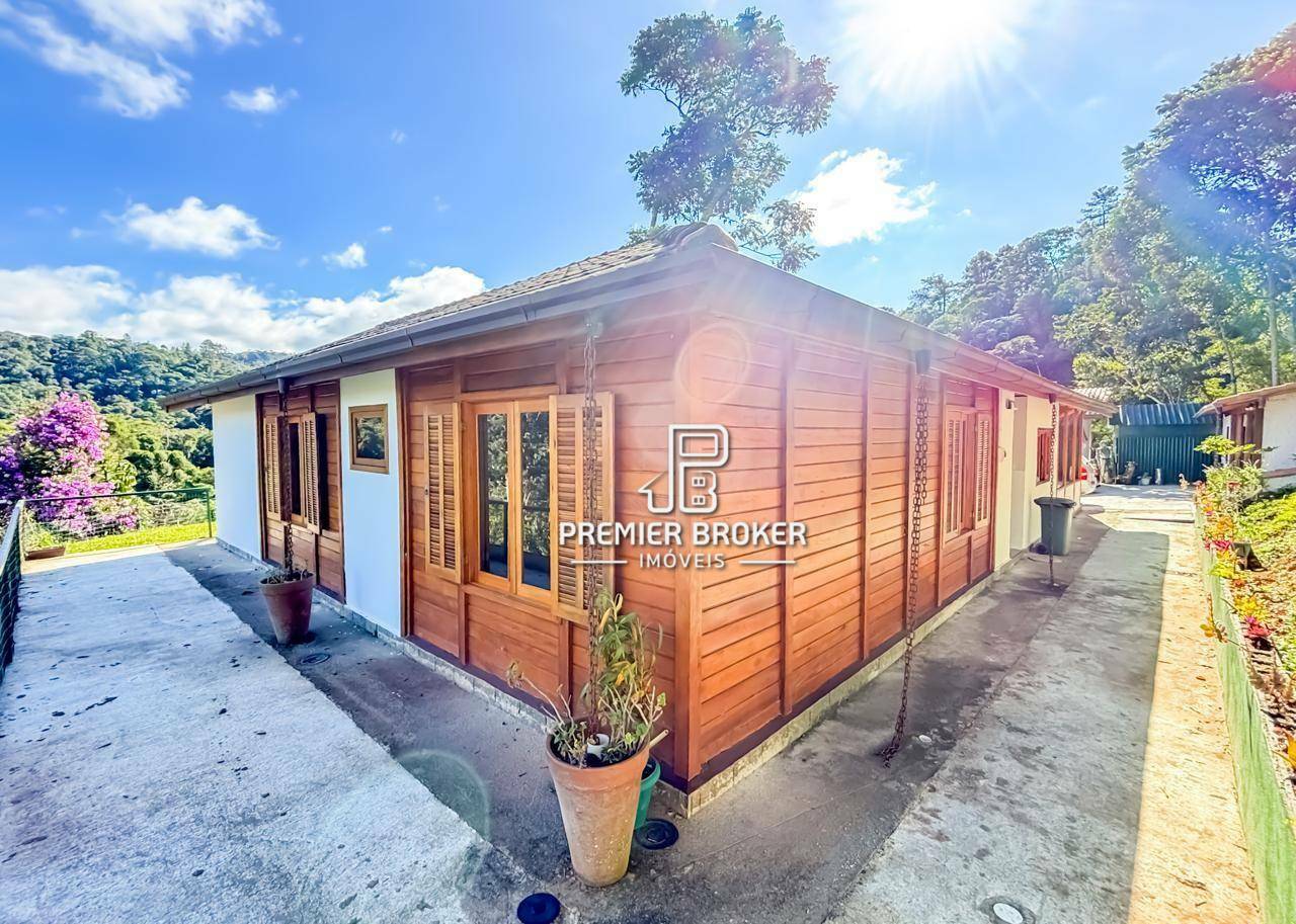 Casa de Condomínio à venda com 5 quartos, 210m² - Foto 12