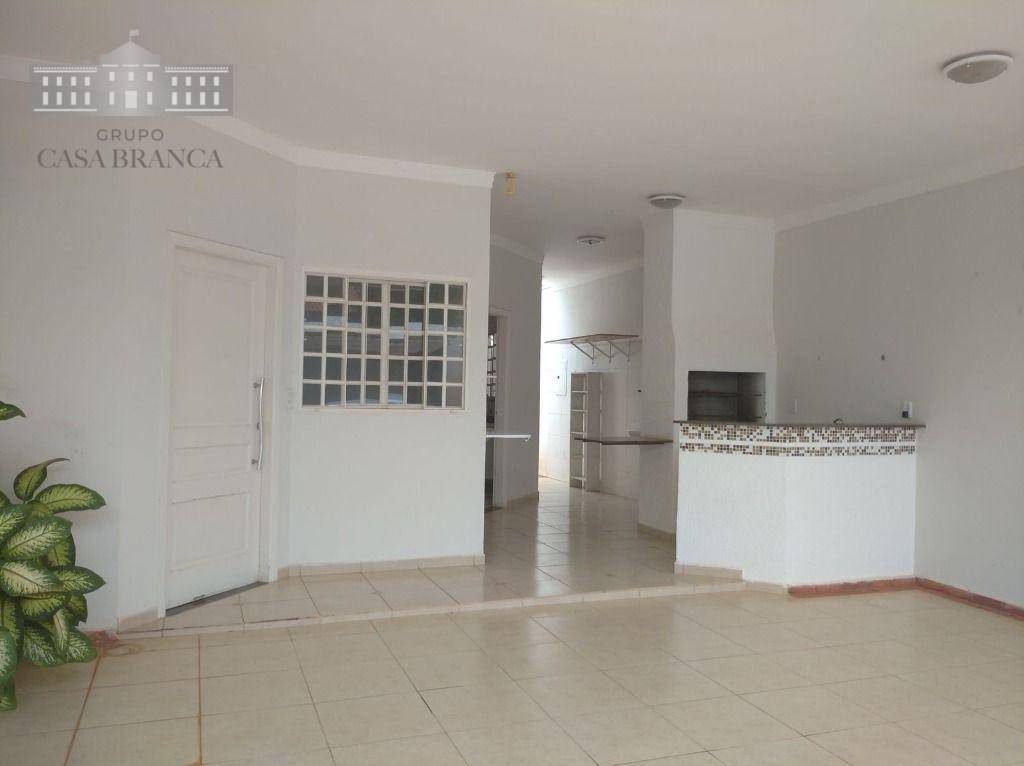 Casa à venda com 3 quartos, 139m² - Foto 1